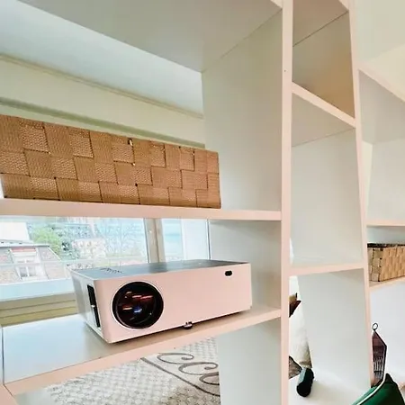 Apartment Top Location By Lake & Imd *
