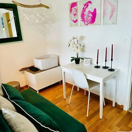 Top Location By Lake & Imd Apartment
